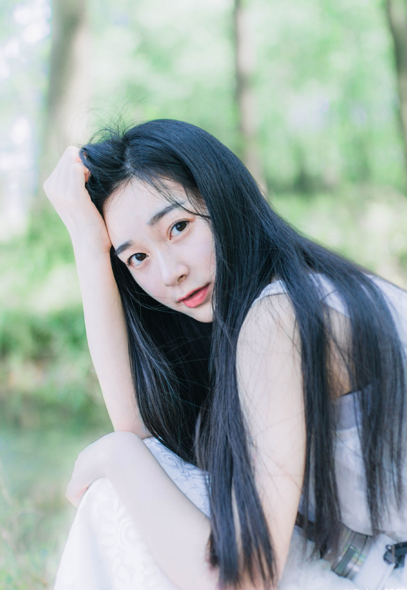 “好，好！”管家见孟达终于松口，忙不迭的点头答应一声，在孟达的带领下，两人一前一后一直走出成都。